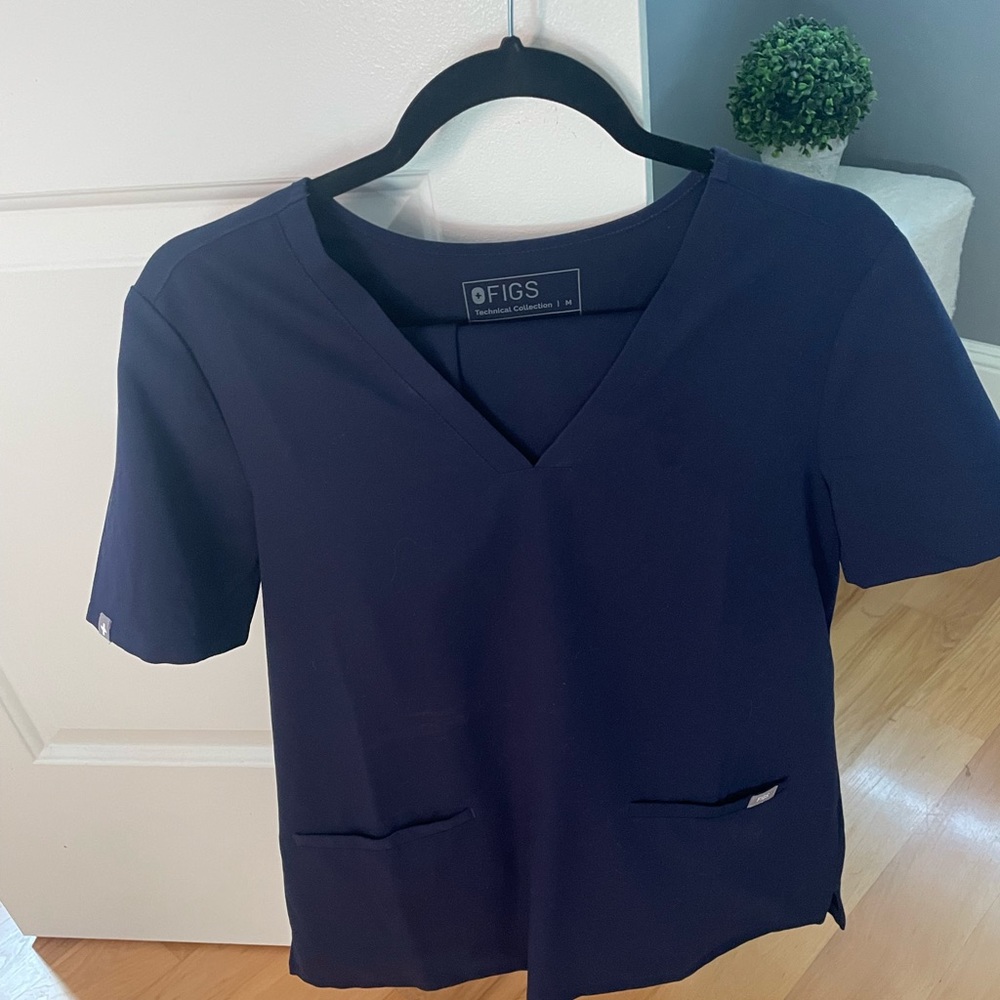 Figs Navy casma scrub top